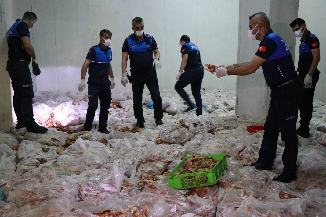 Bayram öncesi mide bulandıran görüntüler! Yakalanmasa vatandaşa yedireceklerdi 18